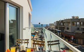 Phaedrus Living: Seaside Luxury Flat Lighthouse 65